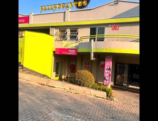 100M² BUSINESS TO LET IN MONDEOR